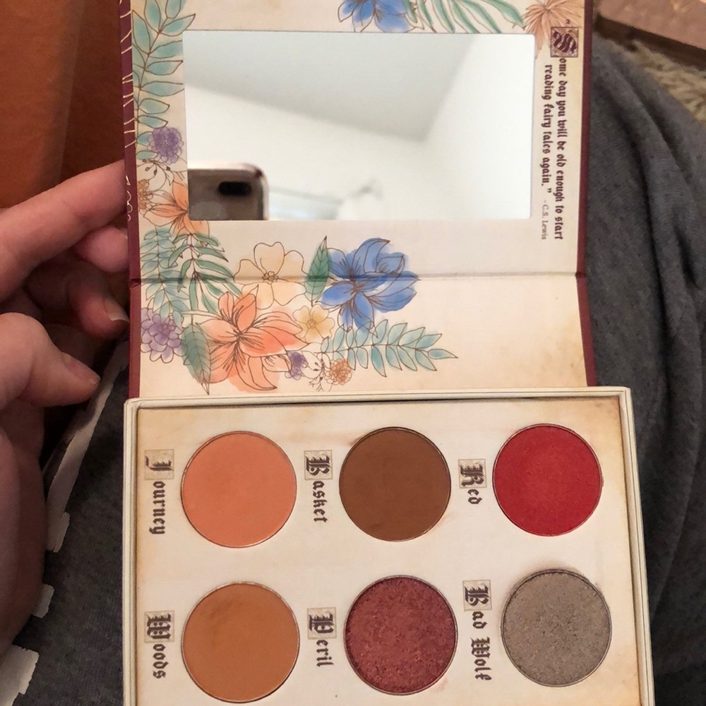 Storybook Cosmetics eye shadow palette